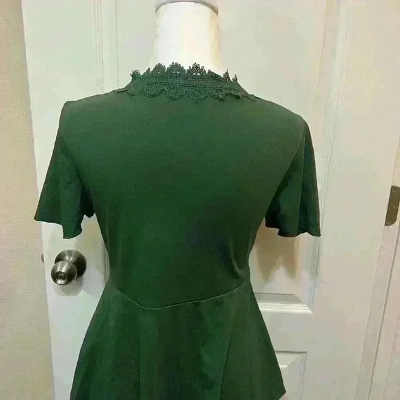 Green Plunge V-Neck Blouse - Picture 2 of 2